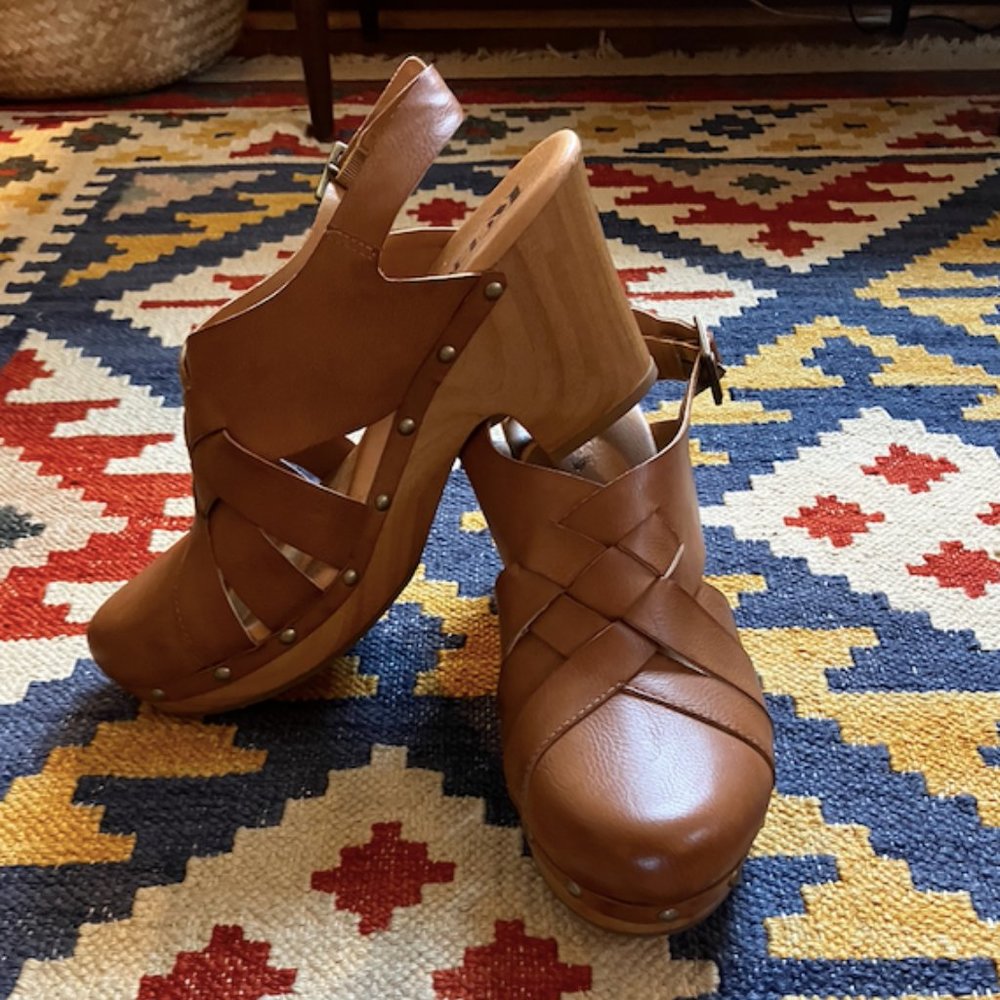 Korks Caramel Wynne Platform Clogs Size US Women's 11